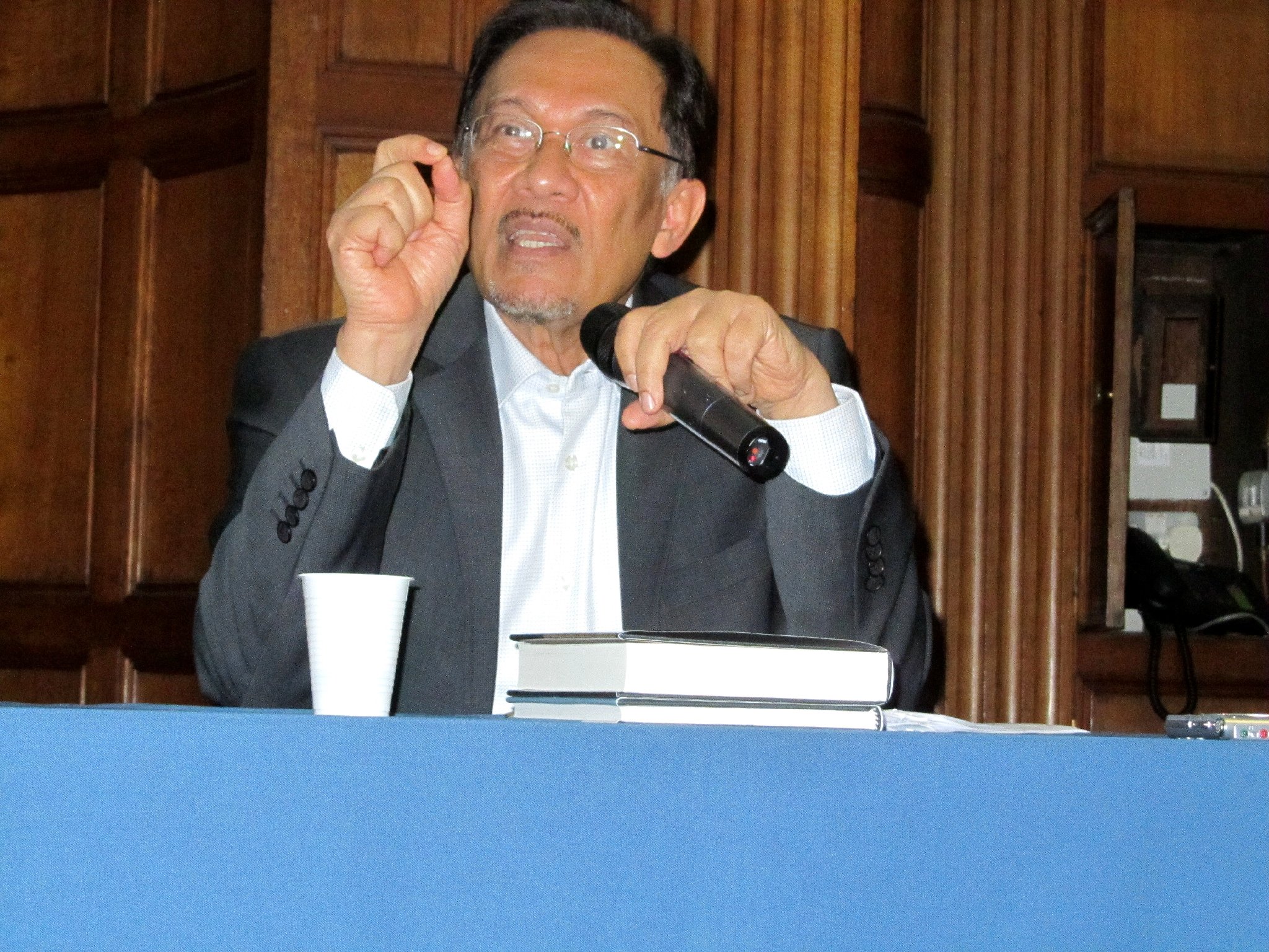 AI-UK5